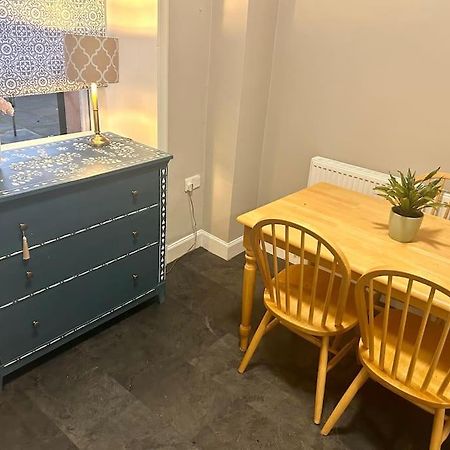 Large 2 Bedroom, Ground Floor Flat, Close To City Единбург Екстериор снимка