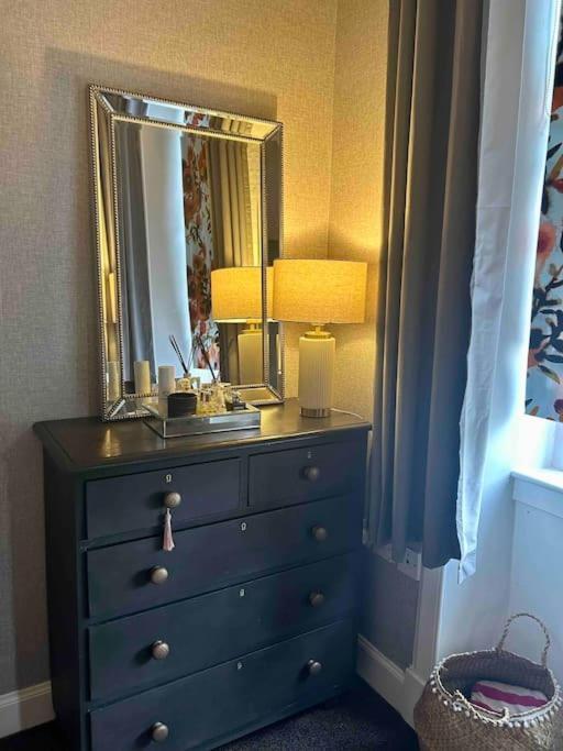 Large 2 Bedroom, Ground Floor Flat, Close To City Единбург Екстериор снимка