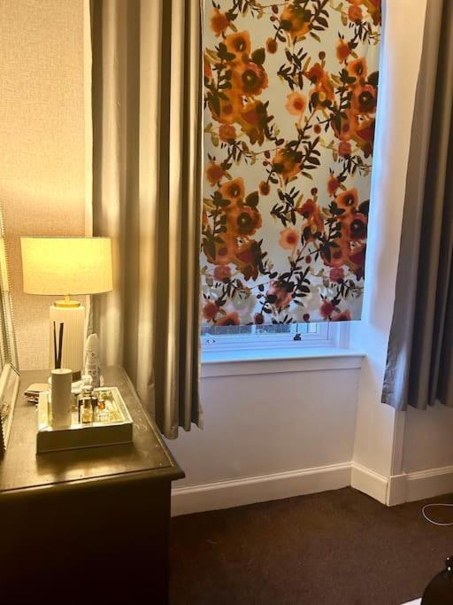 Large 2 Bedroom, Ground Floor Flat, Close To City Единбург Екстериор снимка