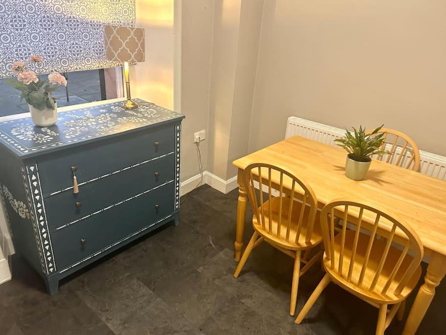 Large 2 Bedroom, Ground Floor Flat, Close To City Единбург Екстериор снимка