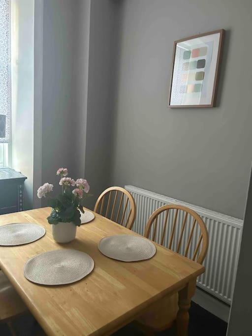 Large 2 Bedroom, Ground Floor Flat, Close To City Единбург Екстериор снимка
